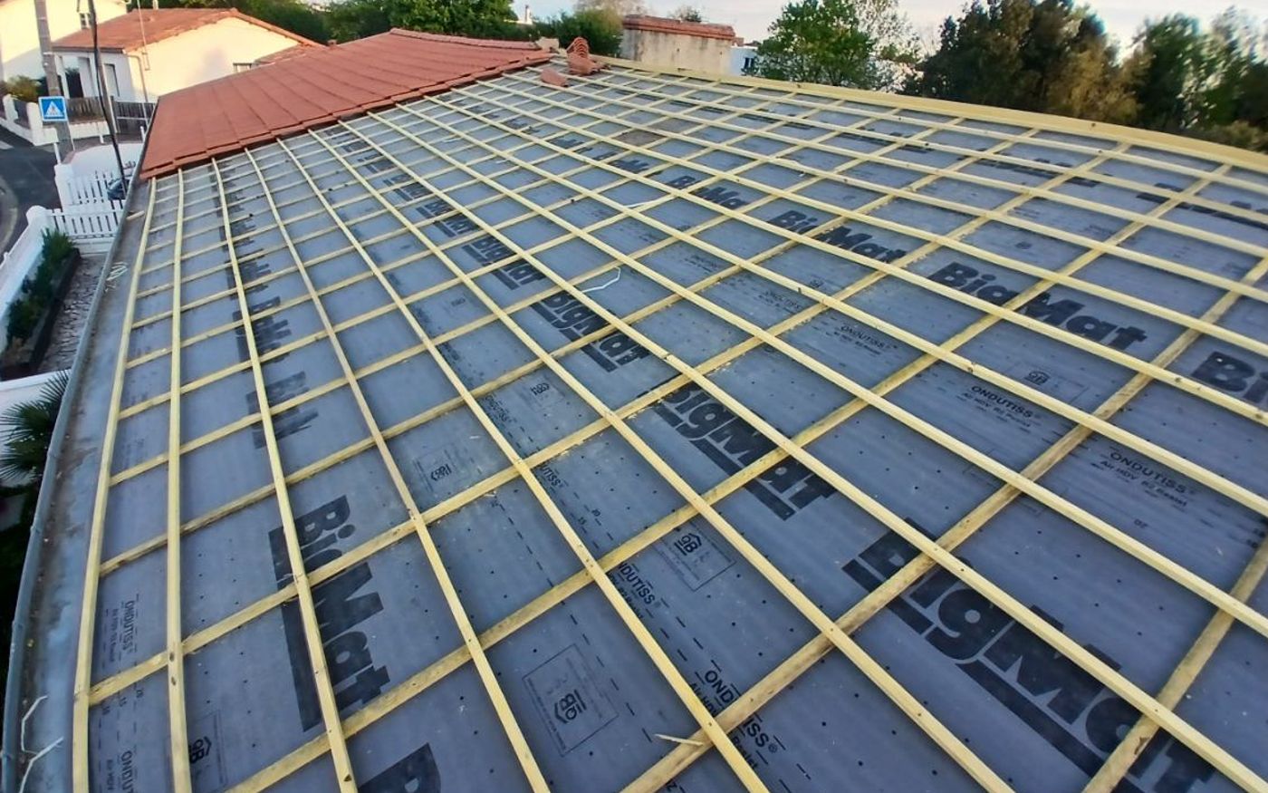 Chantier couvreur avant intervention à Curzon